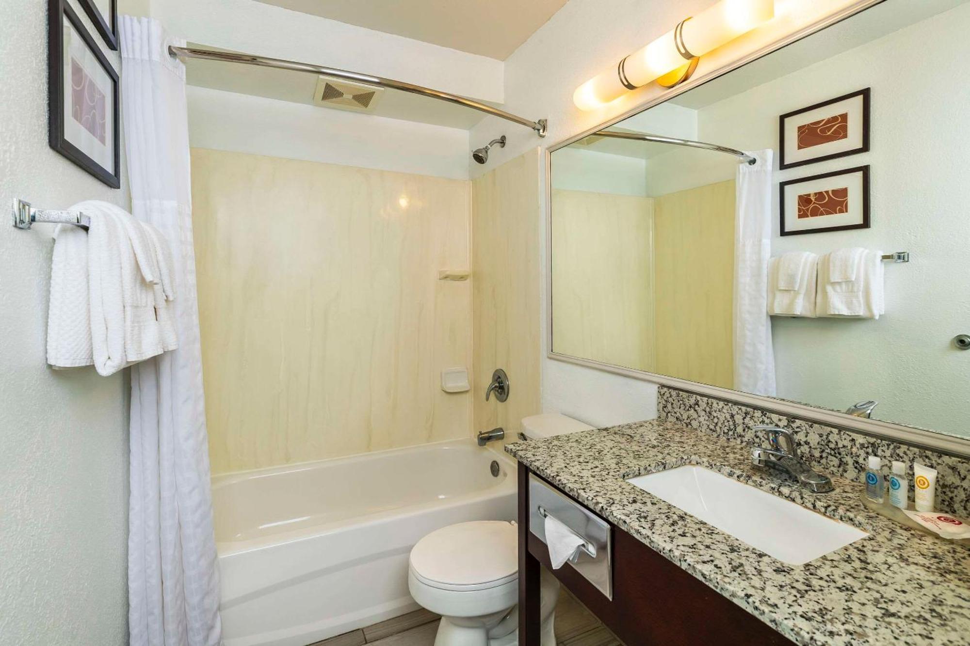 Comfort Inn & Suites Yorkton Εξωτερικό φωτογραφία
